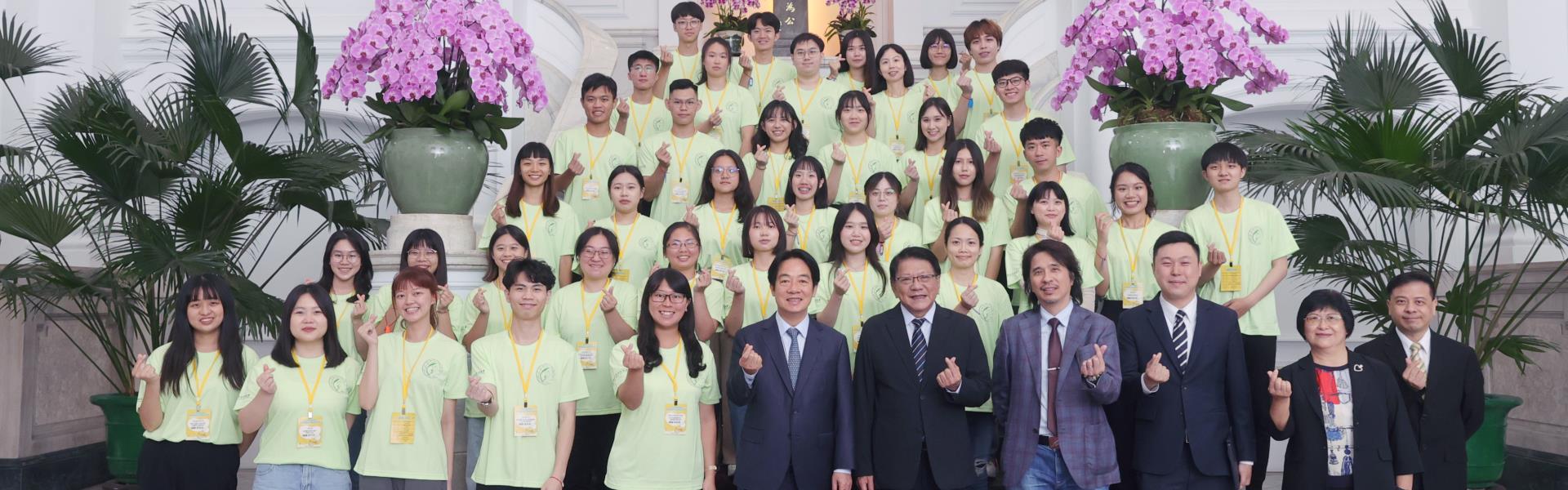 113年國際青年志工社林俊賢同學獲選「總統接見青年海外和平工作團志工代表」